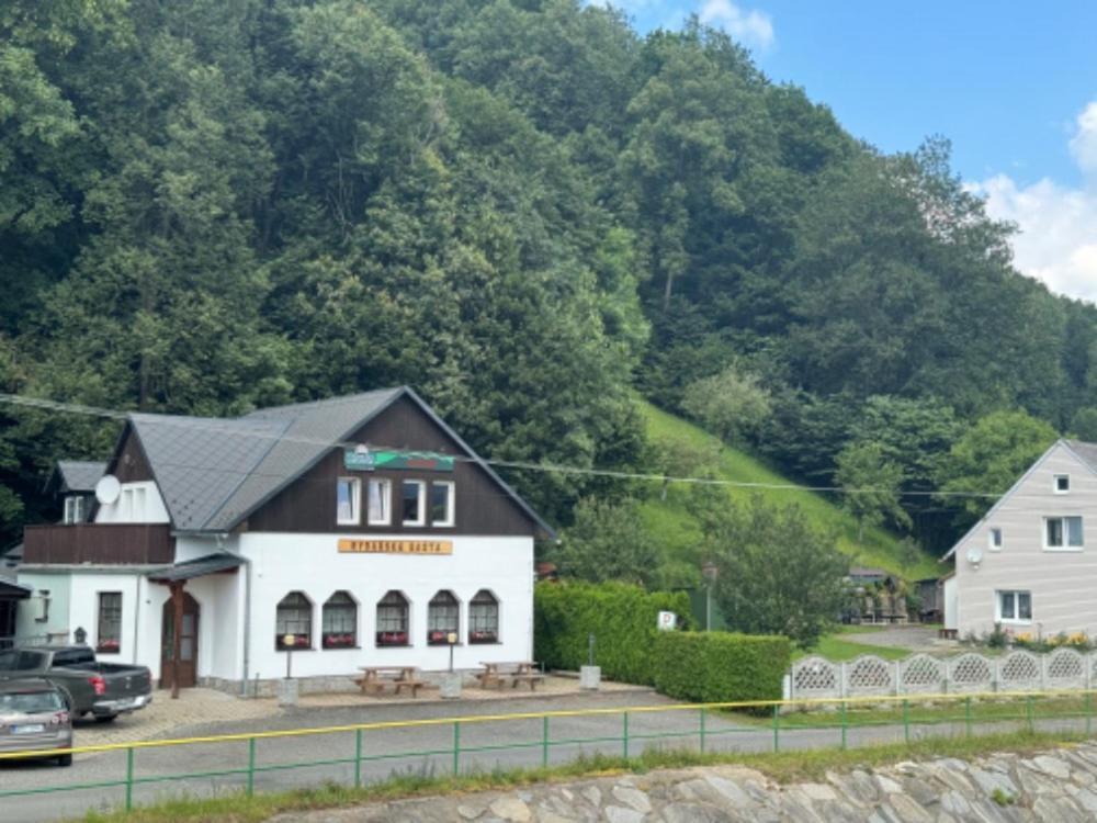 Penzion A Rybarska Basta U Jesetera Jeseník Esterno foto